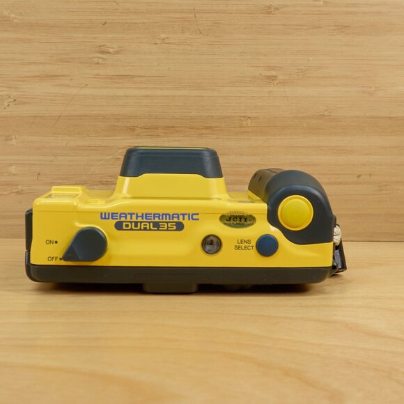 Minolta Weathermatic Dual 35 35mm Film, Underwater, Point and Shoot Camera - Picture 3 of 7